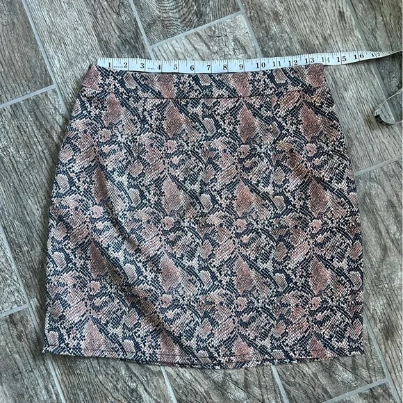Anthropologie Lea & Viola Snakeskin Print Mini Skirt, Women’s Size Small - Picture 4 of 6